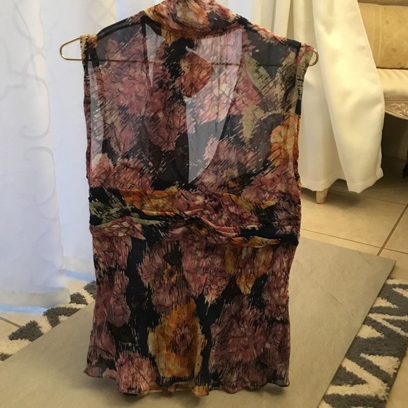 😍BCBG Abstract Floral Print Top - Picture 6 of 7